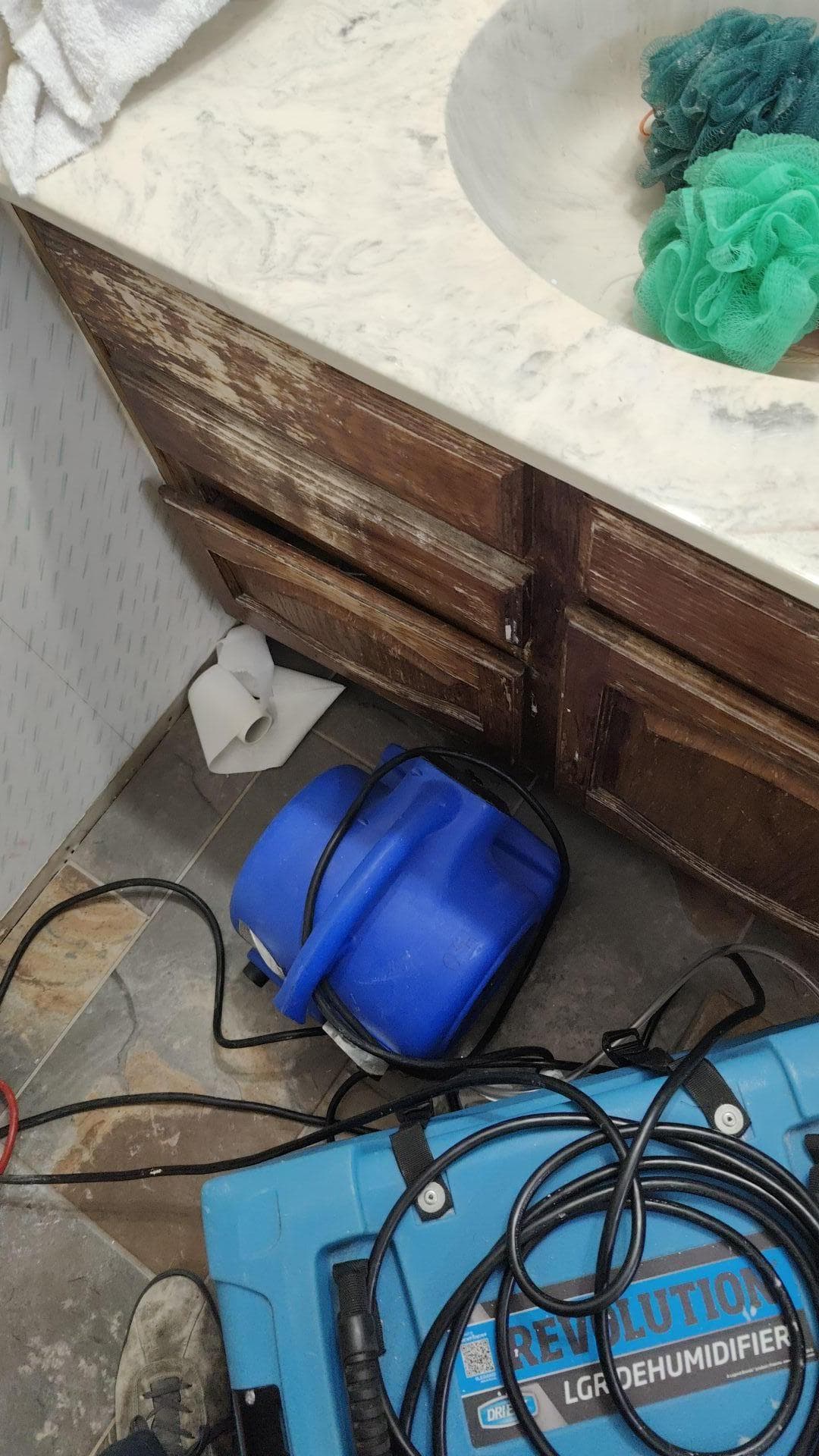 Gallery photos for Reviving a Water-Damaged Bathroom: Image #8